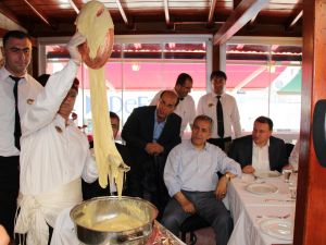 Arınç, Peynirli Un Helvasını Beğendi