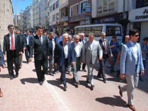 Bakan Yıldırıma Parti Binasında Döviz Sürprizi