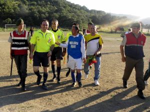 Amatör Lig Maçında Kaleci Hakeme Saldırdı