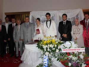 Bülent Arınç, Nikah Şahidi Oldu