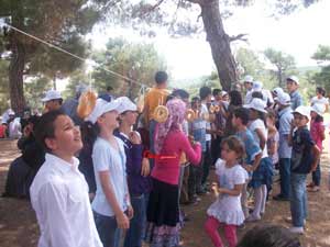 Yetimler uçurtma şenliğinde
