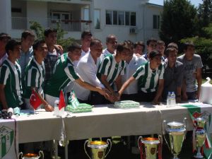 Bursasporun Alt Yapısında 5 Futbolcu Profesyonel Oldu