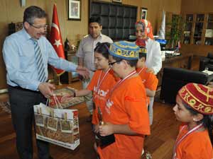 Menar Dahilerinden Başkan Poyraz’a Ziyaret