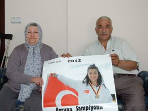 Milli Atlet Yasemin’in Ailesinin Mutluluğu