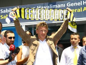 Fenerbahçenin Yeni Yıldızı Kuyt, İstanbulda