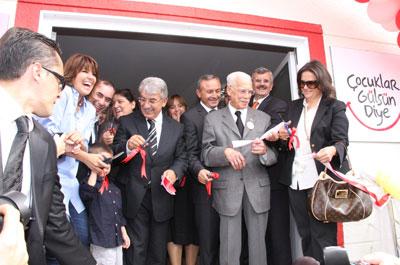 Gülben Ergen Trabzonda Okul Açtı