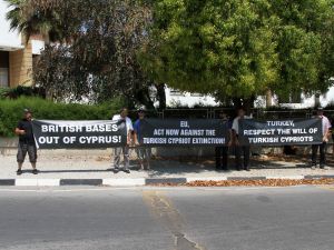 Kktcde Bazı Sendikalar Brüksel’de Sivil Toplum Örgütlerince Yapılan Eylemi Protesto Etti