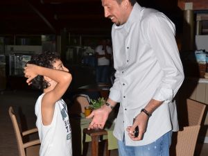 Hido Ve Arkadaşları Çeşme Kampında