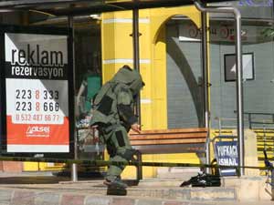 Şüpheli Çanta Fünye İle Patlatıldı