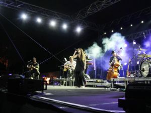 Fransız Şarkıcı Zaz, Çeşme’yi Coşturdu