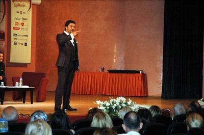 Beyaz Diş Hekimi Oldu