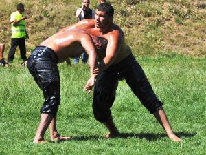 Gençlik Ve Spor Bakanı Kılıç, Bolu’da Yağlı Güreş İzledi