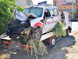 Kamyonet devrildi: 2 yaralı