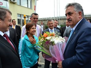 Bakan Yazıcıoğlu Rizede Hentbolcularla Biraya Geldi