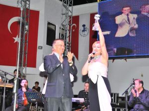 Muazzez Ersoy’dan Akşehir’de Konser