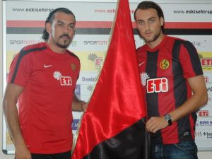 Eskişehirspor Servet Çetin Ve Atdhe Nuhiuyu Renklerine Bağladı