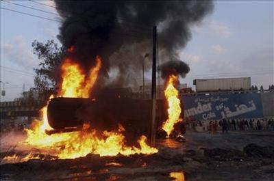 Taliban Natonun Petrol Tankerlerini Kundakladı