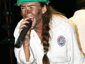 İpek Tanrıyar, Vatandaşlara Kömür Attı