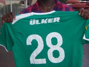 Bursaspor’da Prince Tagoe İle Yollar Ayrılıyor