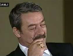 Kadir İnanır ın gözleri doldu