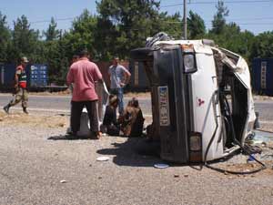 Minibüs Devrildi: 6 Yaralı
