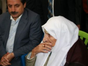 Bakan Faruk Çelik, Berfo Ana’yı Ziyaret Etti