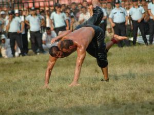 Başpehlivan Gürbüz Altın Kemerini Aldı