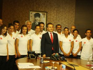 Avrupa Atletizm Şampiyonasının Madalyalı Atletleri Bakan Kılıç’ın Makamında