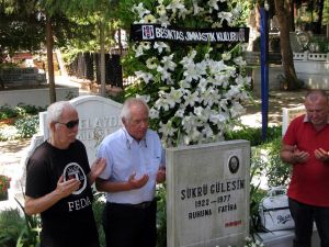 Şükrü Gülesin Kabri Başında Anıldı