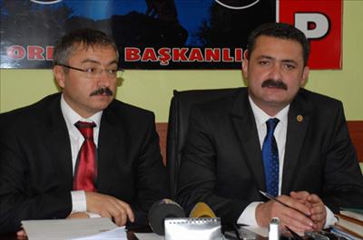 Başörtüsünde Trencilik Oynuyorlar