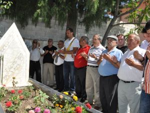 Başpehlivan Ali Gürbüz, Babasının Mezarını Ziyaret Etti