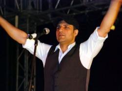 Çocuklarının bakıcısı ile evleniyor!