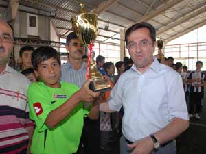 Camiden Spora Koştular Kupayı Kaptılar