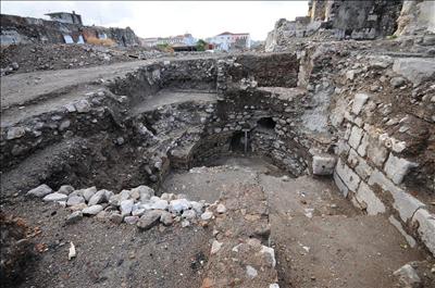 İzmirde Antik Hamam Bulundu