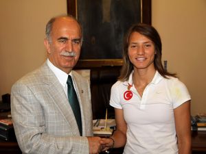 Londra’da Türkiye İçin Yarışacak
