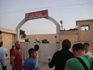 Bdpli Vekil Önder, Cezaevi Önüne Geldi