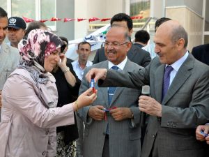 Bakan Bayraktar Konut Sahiplerine Anahtarlarını Dağıttı