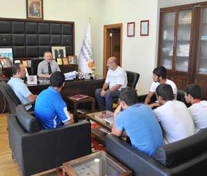 Güreşciler’in Belediye Ziyareti  