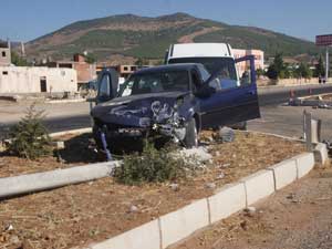 Otomobille Yolcu Minibüsü Çarpıştı: 5 Yaralı