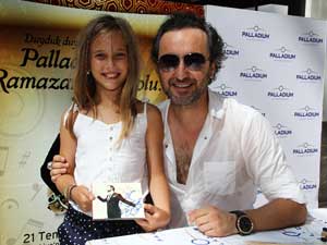 Nev Palladium Avm’de Hayranlarıyla Buluştu !