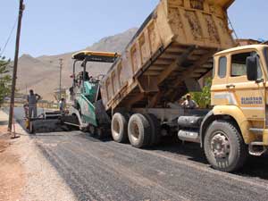 40 Derece Sıcakta Asfalt Döküyorlar