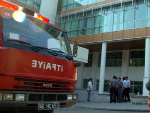 Belediyede Hizmet Binasında Yangın Paniği