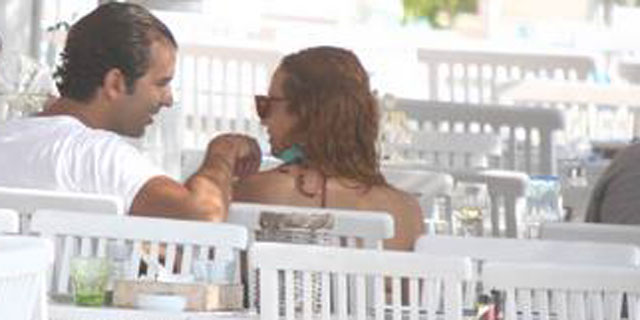 Arkadaşız dedi ama