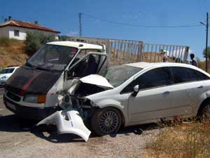 Afşinde Kamyonetle Otomobil Çarpıştı: 7 Yaralı