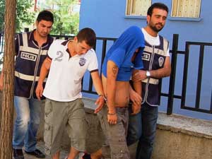 Hırsızlık Zanlıları Tutuklandı