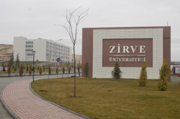 Zirve Üniversitesi Enstitü Programlarının sayısını artırıyor