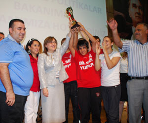 Bakan Şahin, Sporcularla bir araya geldi