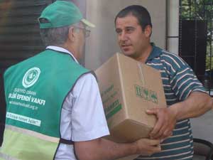 Osman Hulusi Efendi Vakfı Yoksul Aileleri Sevindirdi