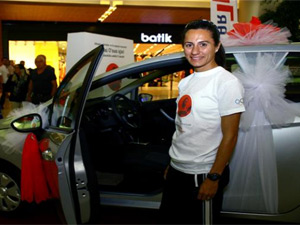 Aslı’ya Otomobil Hediyesi