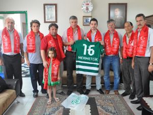 Bursaspor Taraftarları Türkiye Harp Malülü Gaziler Şehit Dul Ve Yetimler Derneğini Ziyaret Etti